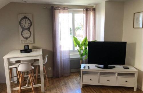 Brive-la-Gaillarde Apartment | Comfortable Stay in Brive: Family & Pet Friendly Amenities