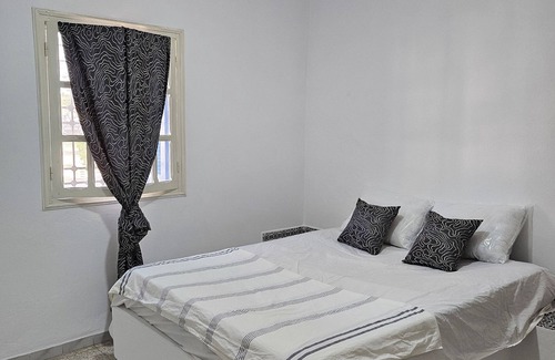 Mezraia Apartment | Renovated 2-Bedroom Stay Near the Beach, Family-Friendly