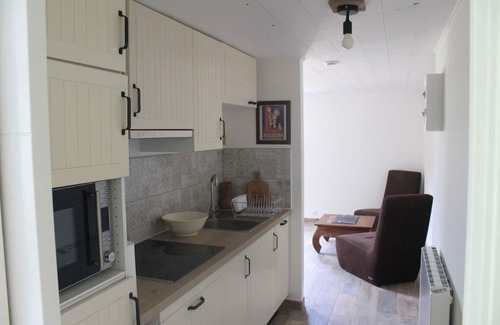 Baud House | Cozy Retreat for Two Near Camors Forest - Rated 9.4/10
