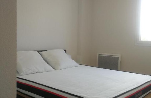 Mimizan-Plage House | Oceanfront Getaway at Logement A03 et A02 - 9/10 Rating