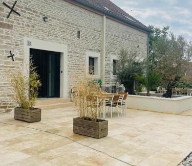Bligny-les-Beaune House | Inviting Logement B / Clos des Saunières with Oceanfront Pool