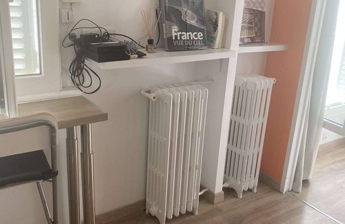 Republique–Point-du-Jour Apartment | Conveniently Located Hotel Near Shops in Boulogne Billancourt