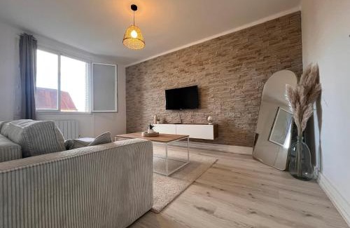 Villefranche-sur-Saone Apartment | Bright and Welcoming Accommodations for Family Getaways