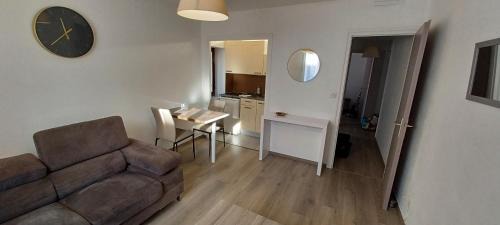 Voiron Apartment | Central City Accommodation with Free WiFi and Family Focus