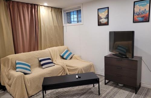Cote-Saint-Paul Apartment | Convenient Accommodation Near Metro in Sud-Ouest