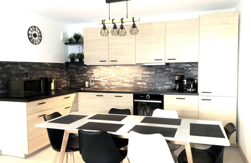 Couronne Urbaine Apartment | Cozy Accommodation with Parking and Top-Rated Service