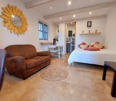 Viens Apartment | Relaxing Retreat with Pool & Stunning Views of Luberon