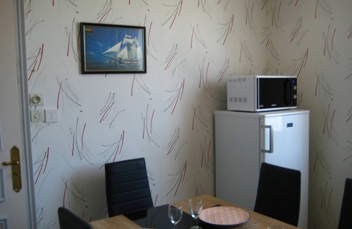 Sizun Apartment | Cozy Retreat Near Hiking Trails and Lake Views