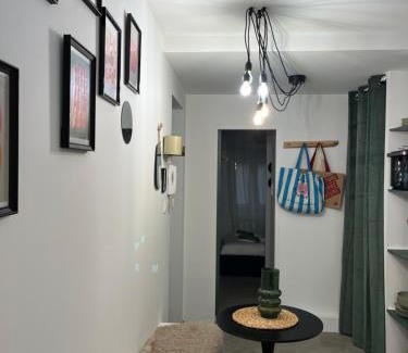 Saint - Michel Apartment | Cozy Accommodation in Toulouse with Family-Friendly Amenities