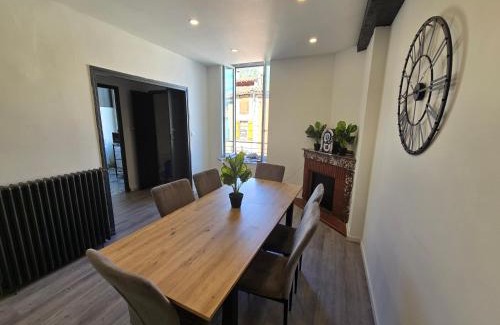 Foix Apartment | Logement entier 120m2 centre Foix -3chambres-2SDB-2wc-Parking gratuit à 1 Minute