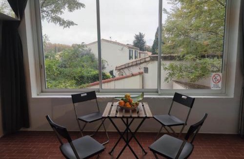 Roquemaure Apartment | Convenient Getaway: 2-Bedroom Home Near Avignon & Orange
