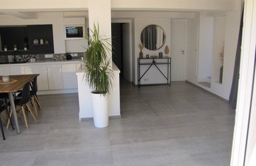 Sollies Pont Villa | Inviting Villa Retreat in Hyères with Pool & Spa Amenities