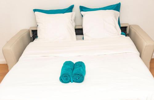 Rosny-sous-Bois Apartment | Tranquil Residence in Rosny sous Bois, Steps from the Station