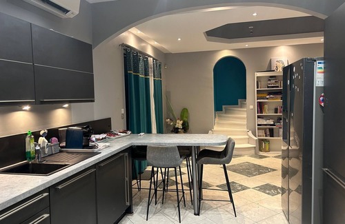 Villemoisson-sur-Orge Villa | Dream Stay Near Paris: Pool, Gym & Top Guest Ratings