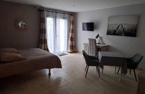 Aureille House | Logement indépendant avec Jacuzi pour 4ou 5 personnes, 2 chambres