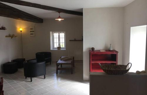 Treigny Apartment | Independent Stay at LE POULAILLER near Guédelon