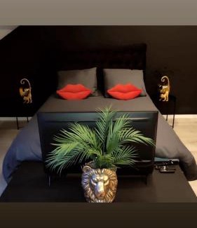 Couillet Apartment | Romantic and Cozy Retreat with Hot Tub & Pet-Friendly Options