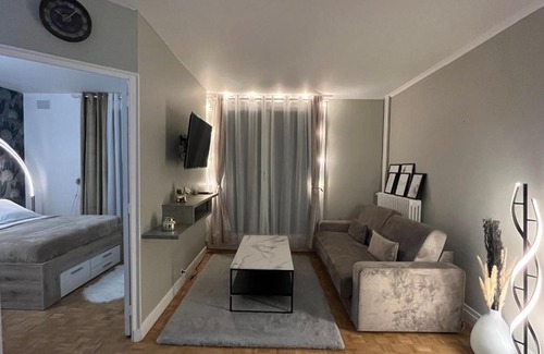 Chantiers Apartment | Exceptional Stay Near Château de Versailles with Parking
