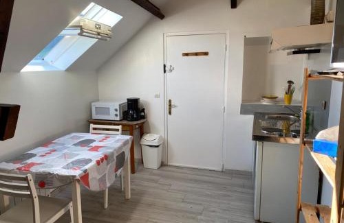 Chiry-Ourscamp Apartment | Budget-Friendly Logement Studio with Great Guest Reviews
