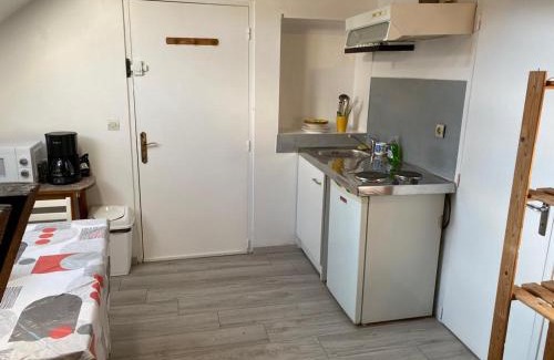 Chiry-Ourscamp Apartment | Budget-Friendly Logement Studio with Great Guest Reviews