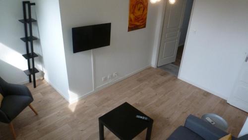 Chasseneuil-du-Poitou Apartment | Family-Friendly Retreat at Logements Le232 - Rated 9/10