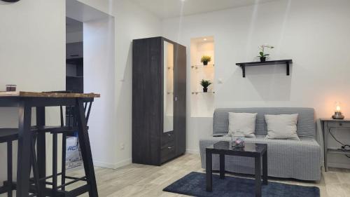 Le Creusot Apartment | Modern Work-Friendly Accommodations for Mobile Travelers