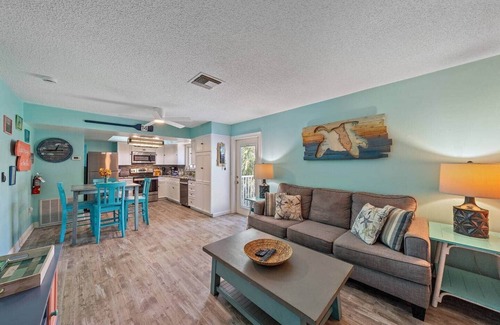 Holmes Beach House | Loggerhead - AMI Oasis w/Private Pool + Golf Cart