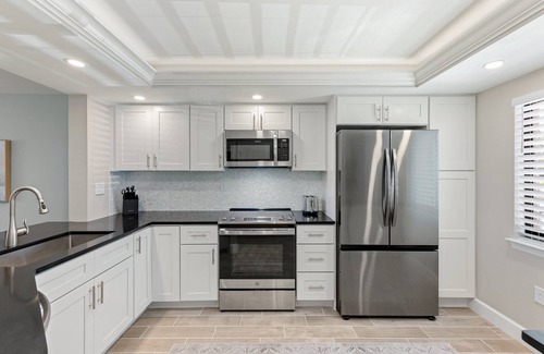 Sanibel Condo | Loggerhead Cay 411: Steps from the Beach with Ocean Views