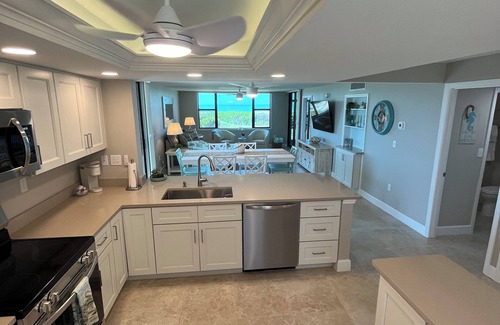 Sanibel Condo | Beachfront Bliss with Gulf Views - Family-Friendly Retreat