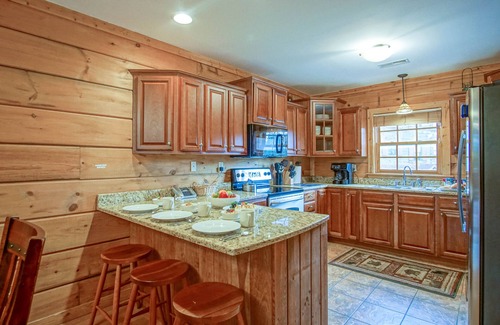 Snowshoe House | Loggers Run #8: Family Haven with Spa & Hot Tub Amenities