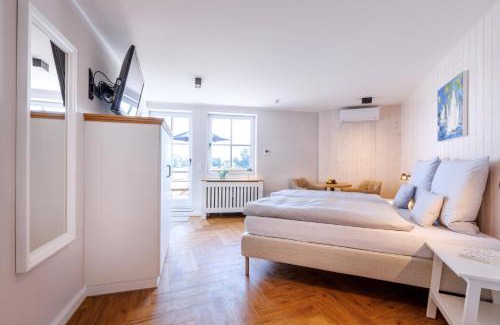 Rees Hotel | Inviting Logierhaus RheintorEins: Rated 9/10 with Breakfast