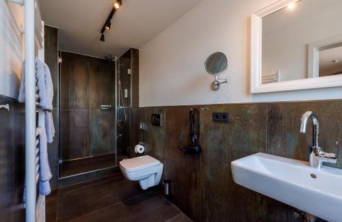 Rees Hotel | Inviting Logierhaus RheintorEins: Rated 9/10 with Breakfast