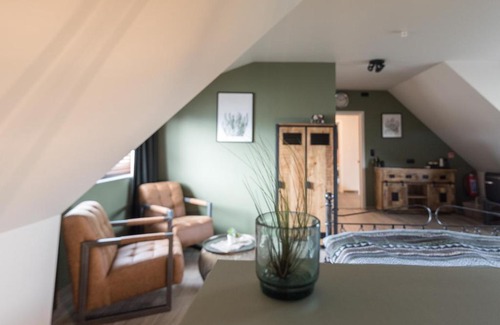 Bullen Gestel Bed & Breakfast | Discover Logies Op 't Gestel: Family-Friendly Getaway