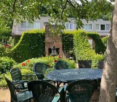Rijkevorsel Bed & Breakfast | Guest Rated: B&B Tuin der Zinnen with Breakfast & Family Amenities