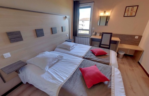 Beaucouze Hotel | Discover Logis Atoll Hotel: Family-Friendly & Top Rated 8.6