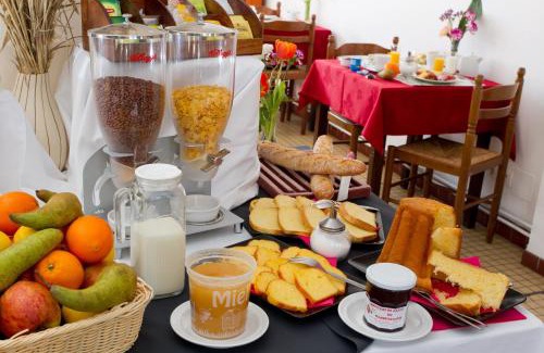 Le Crotoy Hotel | Discover Logis Auberge De La Dune: Pet-Friendly Retreat