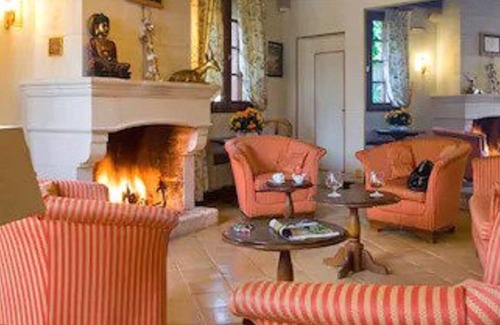 Chitenay Hotel | Welcoming LOGIS Auberge du Centre: Pool, Spa & Dining