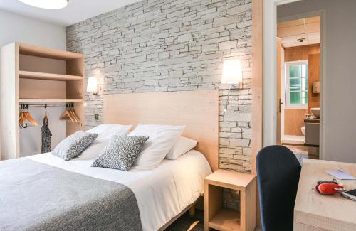 Berenx Hotel | Cozy Logis Auberge du Relais with Oceanfront Dining
