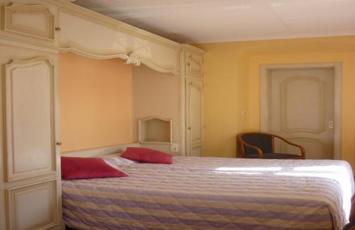 Obernai Hotel | Comfortable Stay at Hôtel des Vosges with Family-Friendly Amenities