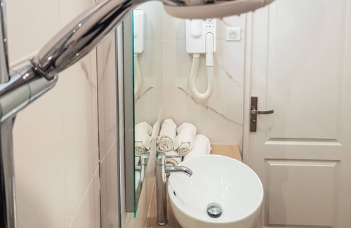 Agnetz Hotel | Discover Comfort at Logis Clermotel with Spa & Dining Options