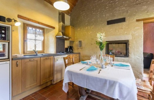 Agy House | Cozy Logis d'Agy by Melrose with Kitchen Amenities