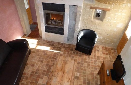Agy House | Cozy Logis d'Agy by Melrose with Kitchen Amenities