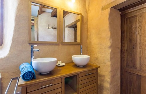 Agy House | Cozy Logis d'Agy by Melrose with Kitchen Amenities