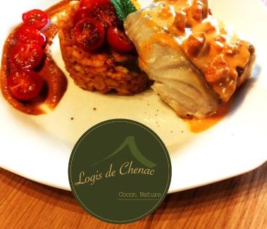 Chenac-Saint-Seurin-d'Uzet Bed & Breakfast | Relax at Logis de Chenac: Oceanfront Rooms & Dining