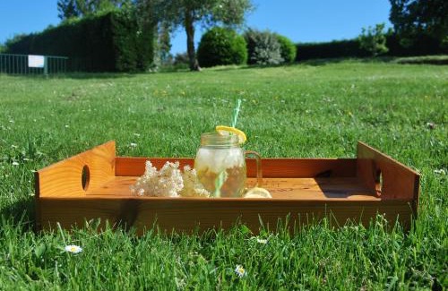 Chenac-Saint-Seurin-d'Uzet Bed & Breakfast | Relax at Logis de Chenac: Oceanfront Rooms & Dining