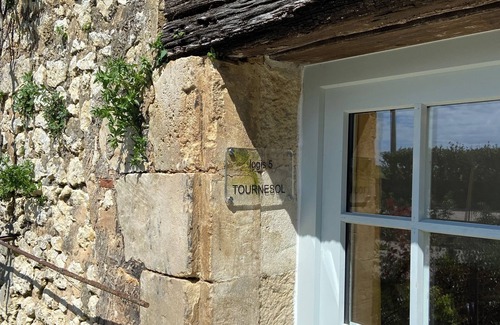 Saint-Just-Luzac House | Guest Rated 10/10: Logis de Feusse Tournesol Retreat