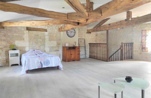 Port-d'Envaux House | Discover the Delight of Logis de la Passerelle