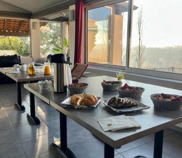 Moissac Hotel | Pet-Friendly Retreat at Logis des Crêtes de Pignols