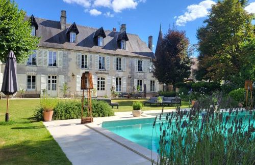 Cognac Bed & Breakfast | Inviting Logis des Tourelles: Oceanfront with Pool & Top-Rated