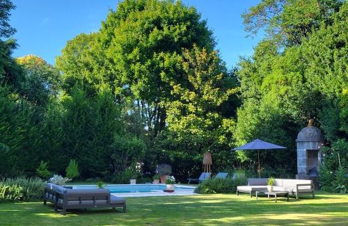 Cognac Bed & Breakfast | Inviting Logis des Tourelles: Oceanfront with Pool & Top-Rated